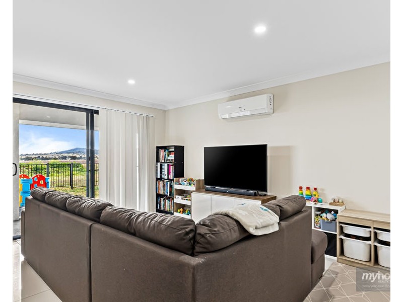 33 Mia Street, Wyreema QLD 4352