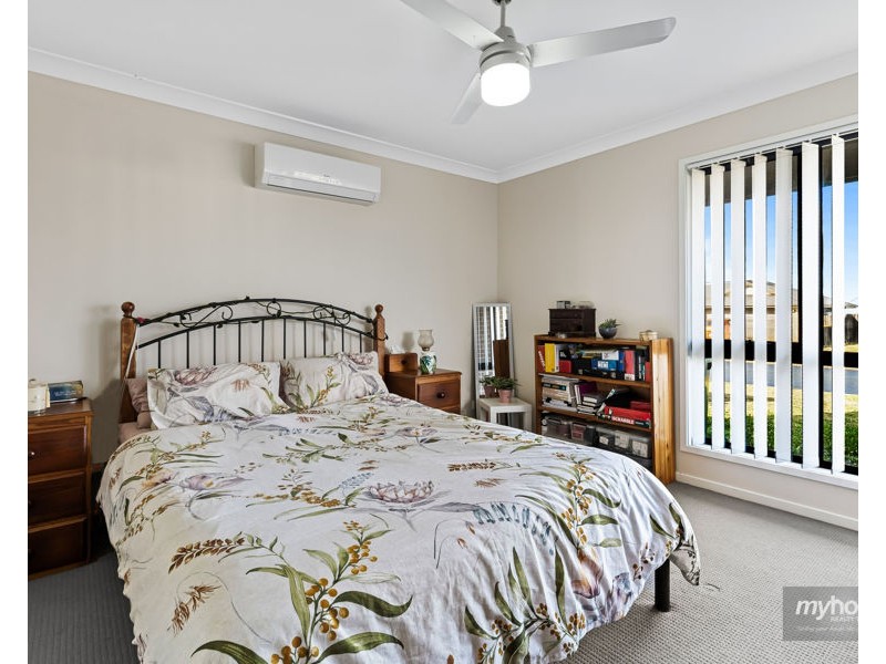 33 Mia Street, Wyreema QLD 4352