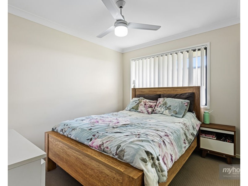 33 Mia Street, Wyreema QLD 4352