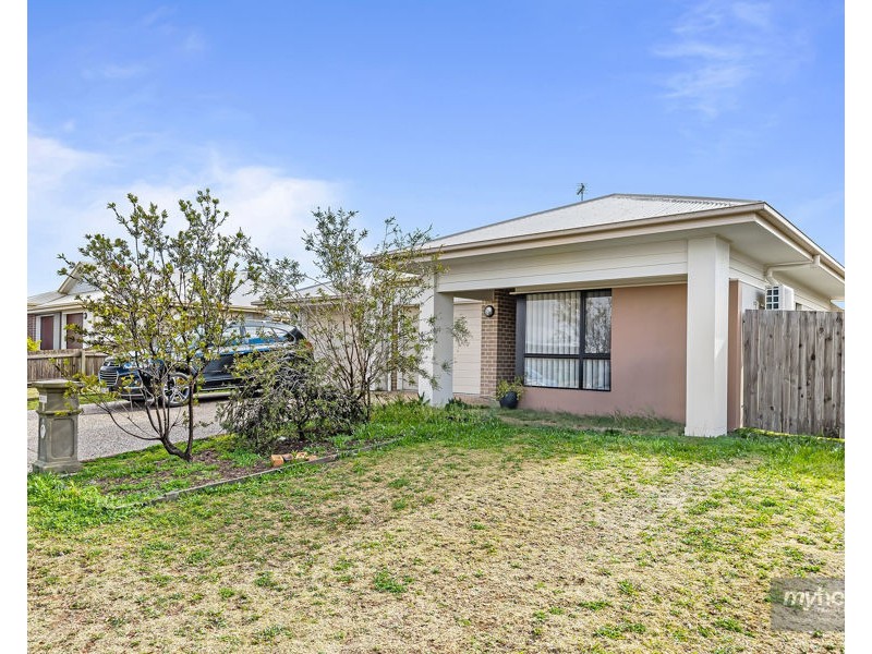 33 Mia Street, Wyreema QLD 4352