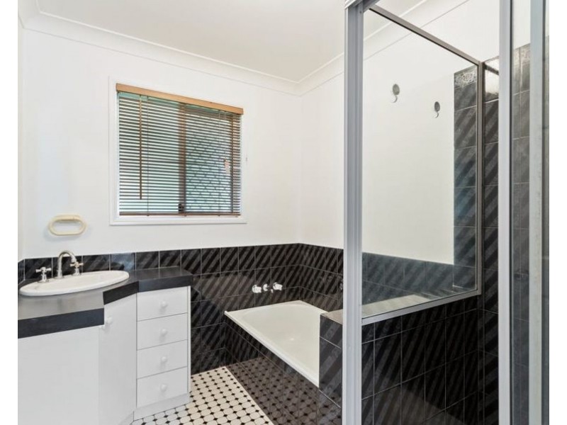 330 Spring Street, Kearneys Spring QLD 4350