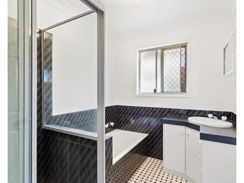 330 Spring Street, Kearneys Spring QLD 4350