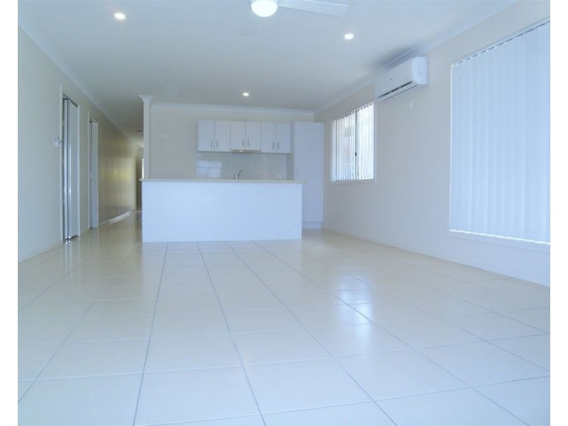 2/166 Handley Street, Darling Heights QLD 4350