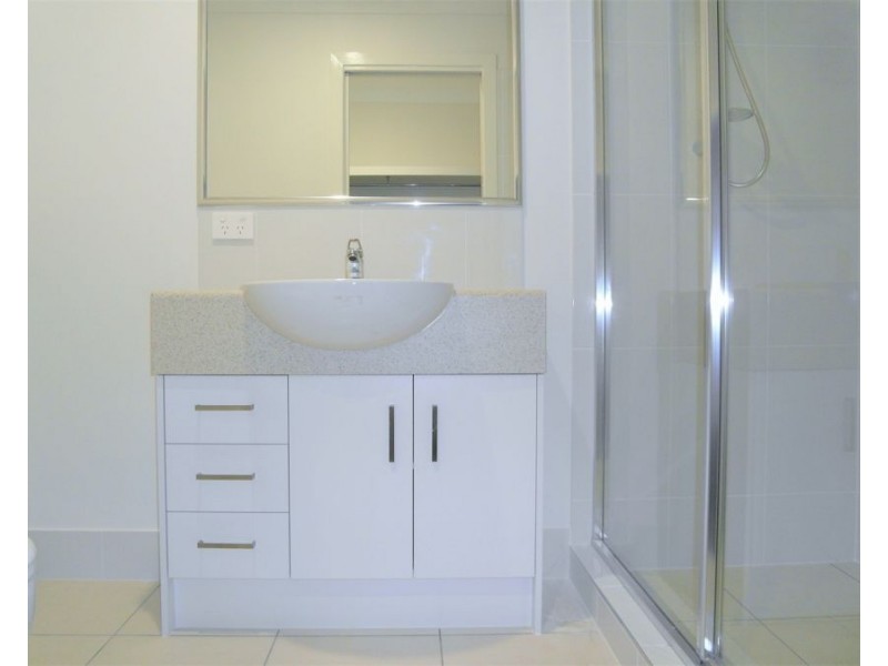 2/166 Handley Street, Darling Heights QLD 4350