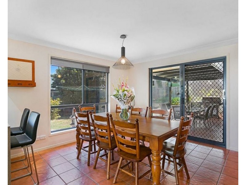 16 Sweetapple Crescent, Centenary Heights QLD 4350