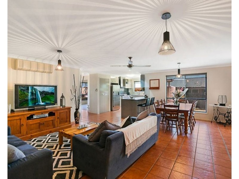 16 Sweetapple Crescent, Centenary Heights QLD 4350