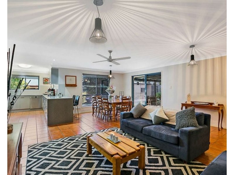 16 Sweetapple Crescent, Centenary Heights QLD 4350