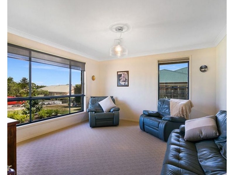 16 Sweetapple Crescent, Centenary Heights QLD 4350