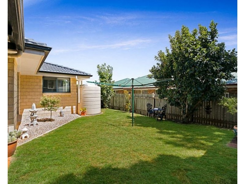 16 Sweetapple Crescent, Centenary Heights QLD 4350