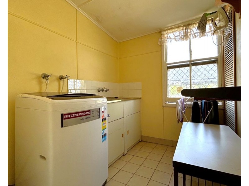 Room 1/130 Ruthven Street, Harlaxton QLD 4350