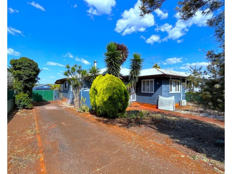 24 Blackdown Street, Harristown QLD 4350