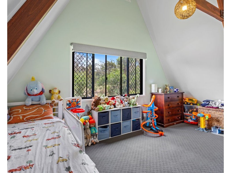 27 Berghofer Drive, Withcott QLD 4352