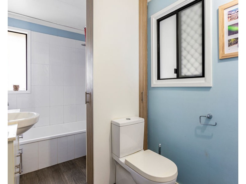 27 Berghofer Drive, Withcott QLD 4352