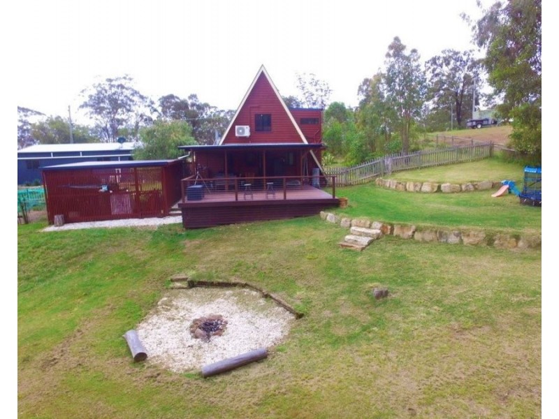 27 Berghofer Drive, Withcott QLD 4352
