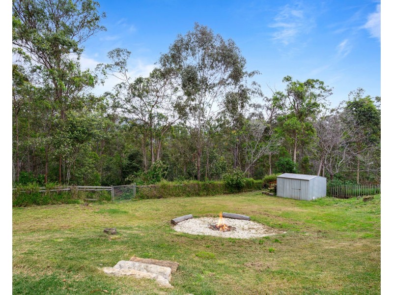 27 Berghofer Drive, Withcott QLD 4352