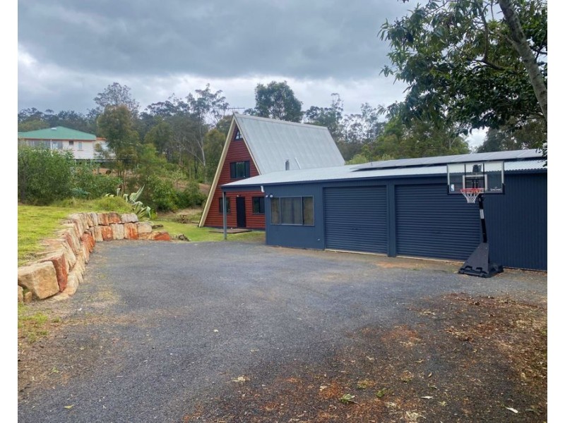 27 Berghofer Drive, Withcott QLD 4352