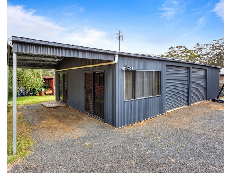 27 Berghofer Drive, Withcott QLD 4352