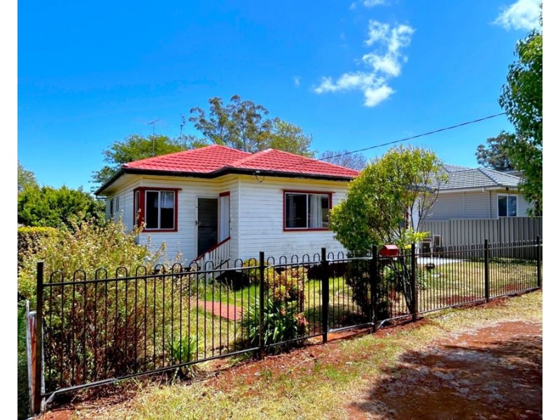 63 Llewellyn Street, Centenary Heights QLD 4350