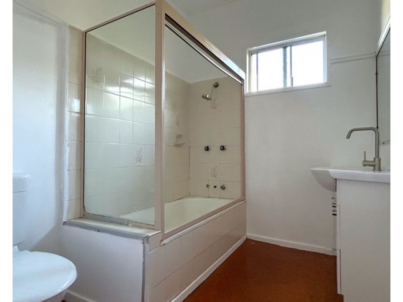 63 Llewellyn Street, Centenary Heights QLD 4350