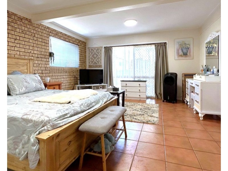 11 Homestead Avenue, Harristown QLD 4350