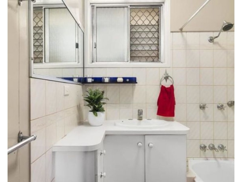 6 Athol Street, Harlaxton QLD 4350