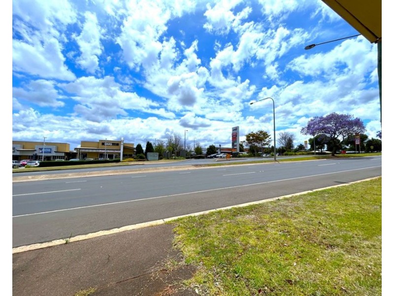 130 Ruthven Street, Harlaxton QLD 4350
