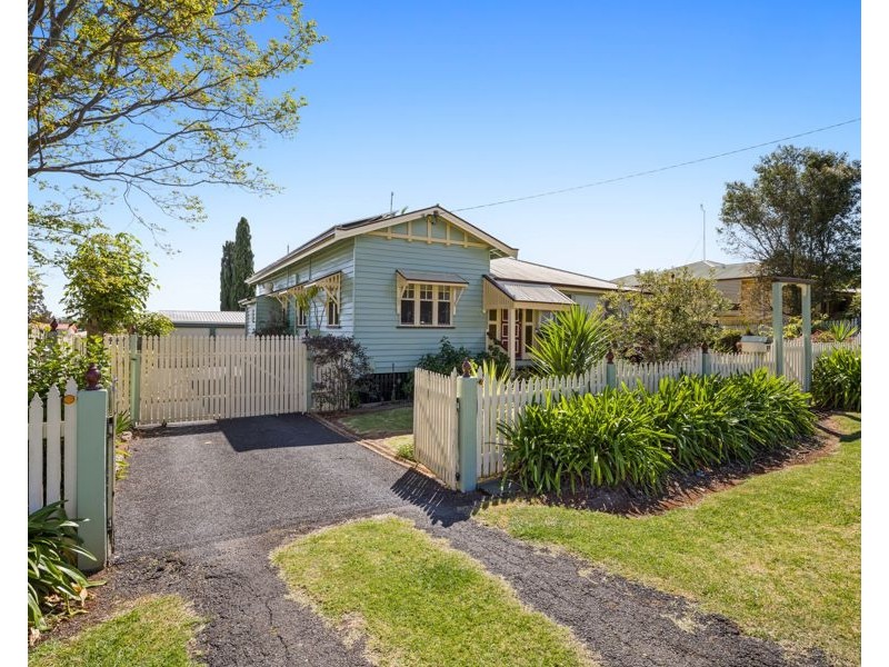 19 Grey Street, South Toowoomba QLD 4350