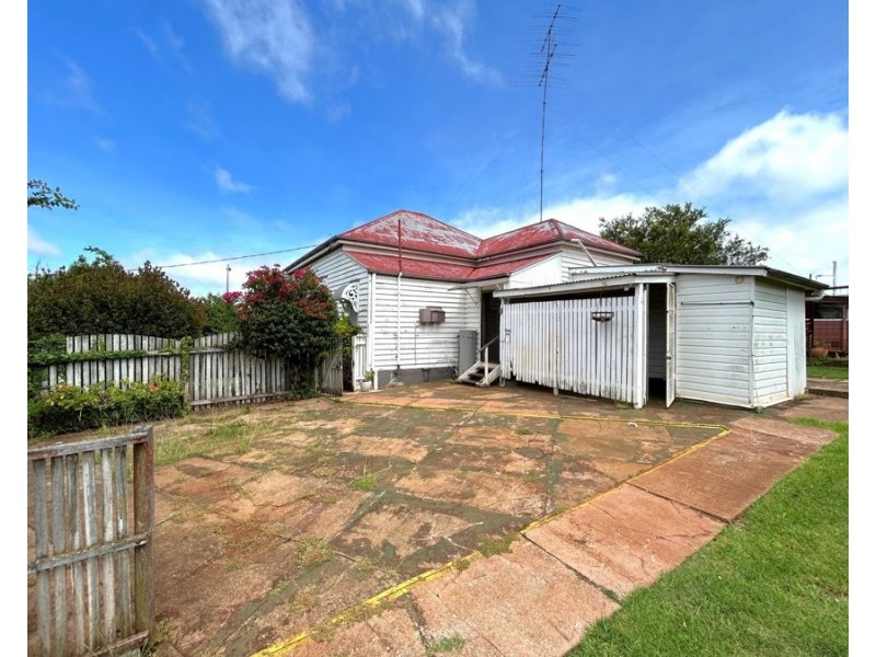 198 Ruthven Street, North Toowoomba QLD 4350