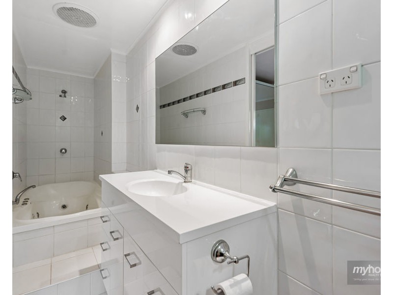 269 Mackenzie Street, Centenary Heights QLD 4350