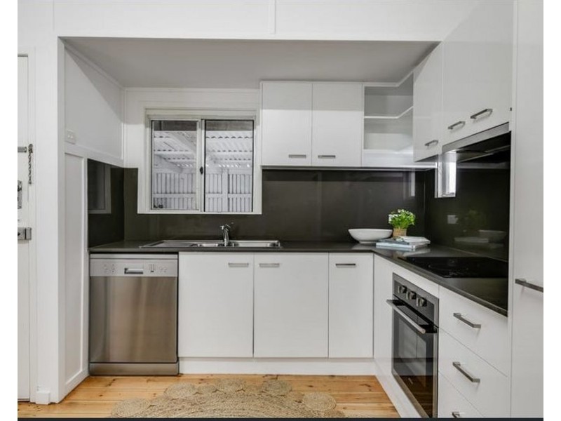 20 Henderson Street, Newtown QLD 4350