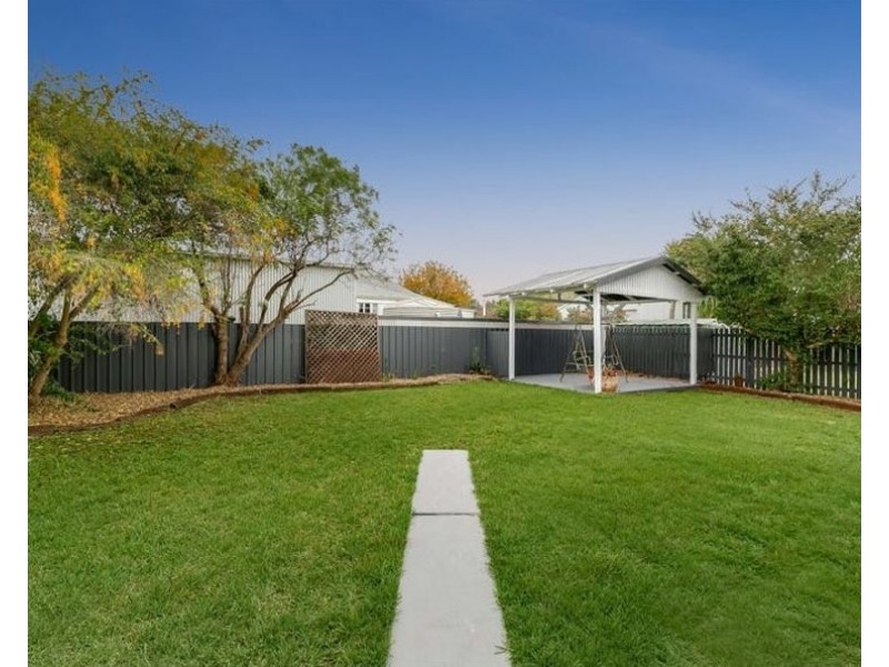 20 Henderson Street, Newtown QLD 4350
