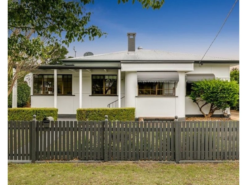 20 Henderson Street, Newtown QLD 4350