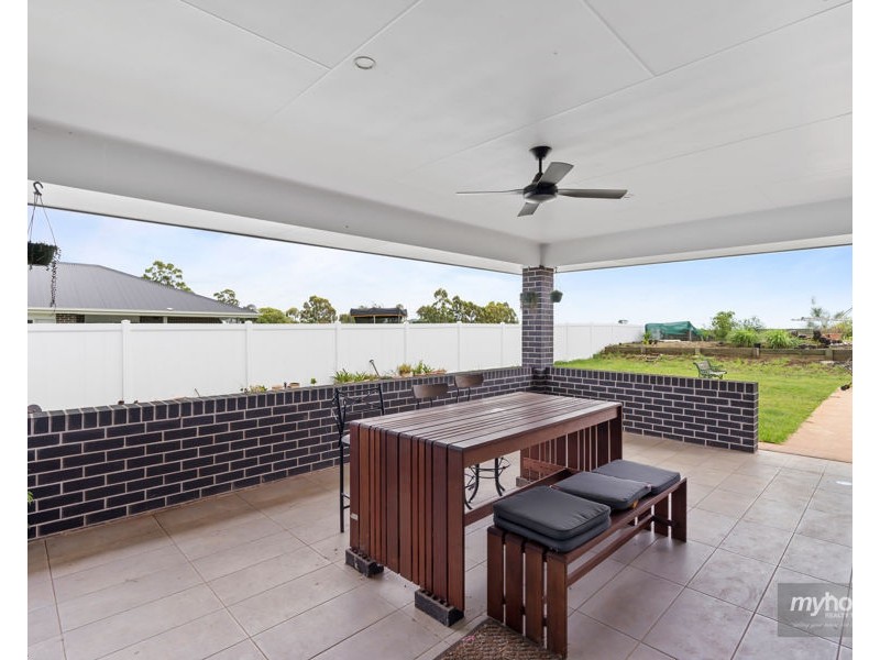 22 Fitzgerald Circuit, Wyreema QLD 4352