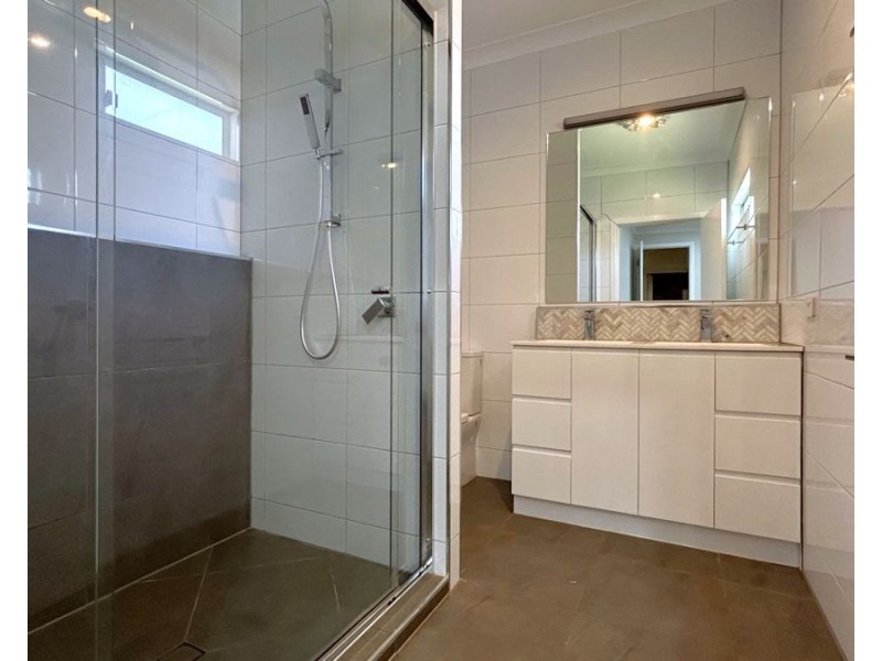 50 Rob Street, Newtown QLD 4350