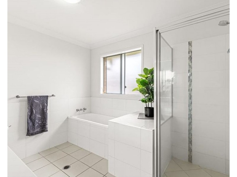 31 Magpie Drive, Cambooya QLD 4358