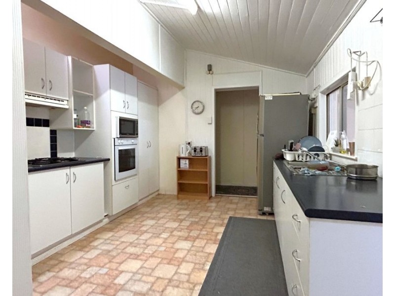 Room 4/130 Ruthven Street, Harlaxton QLD 4350
