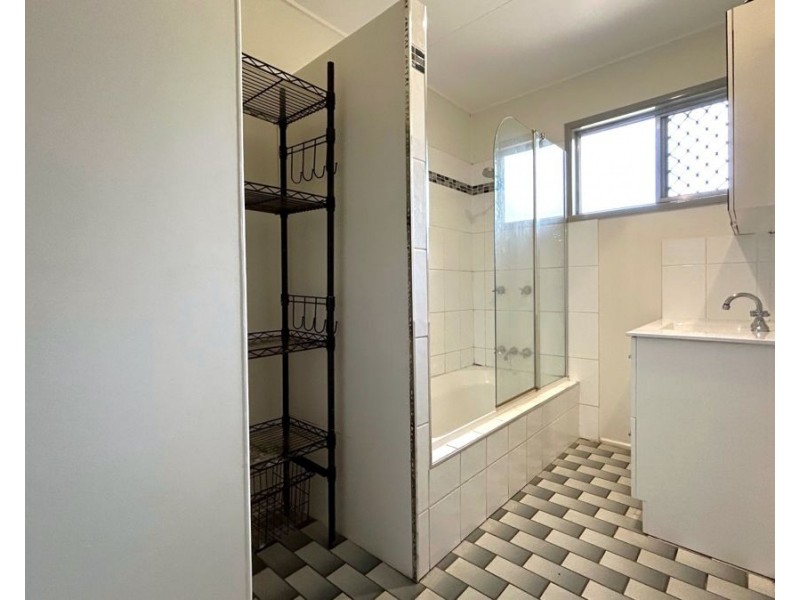 16 Leahy Street, Rockville QLD 4350