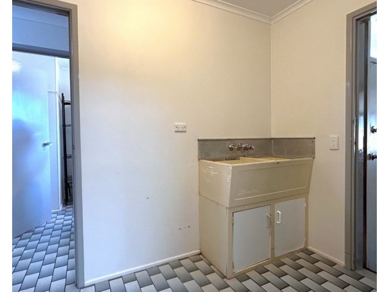 16 Leahy Street, Rockville QLD 4350