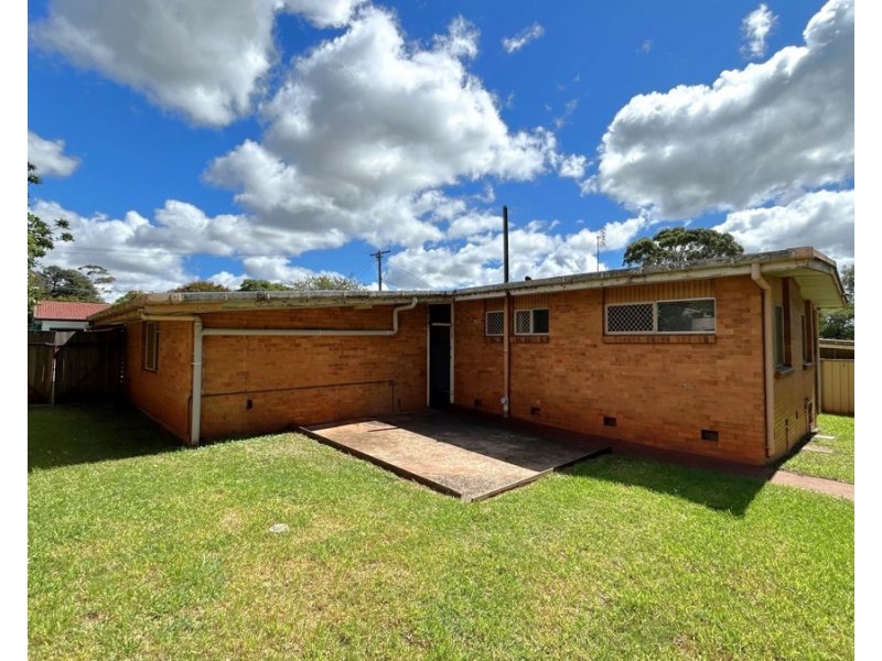 16 Leahy Street, Rockville QLD 4350