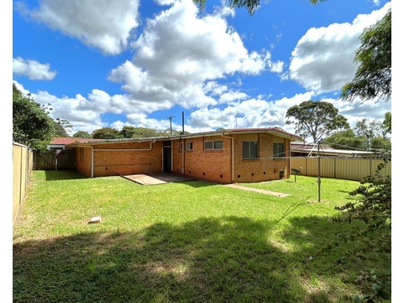 16 Leahy Street, Rockville QLD 4350