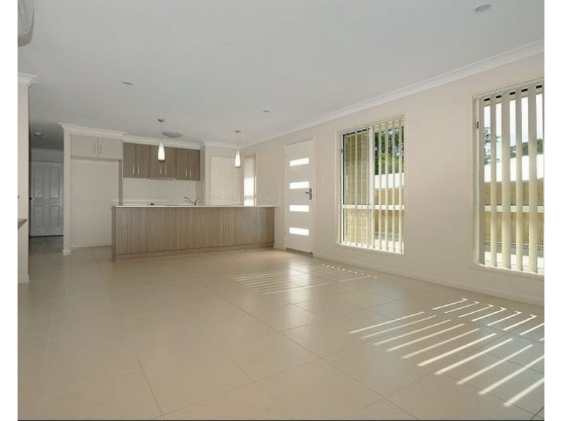 2/10 McDowall Street, Newtown QLD 4350