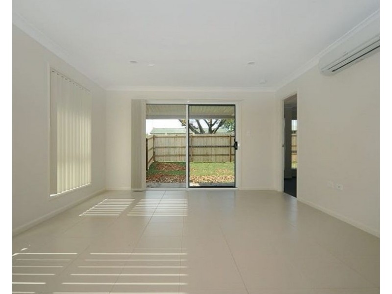 2/10 McDowall Street, Newtown QLD 4350