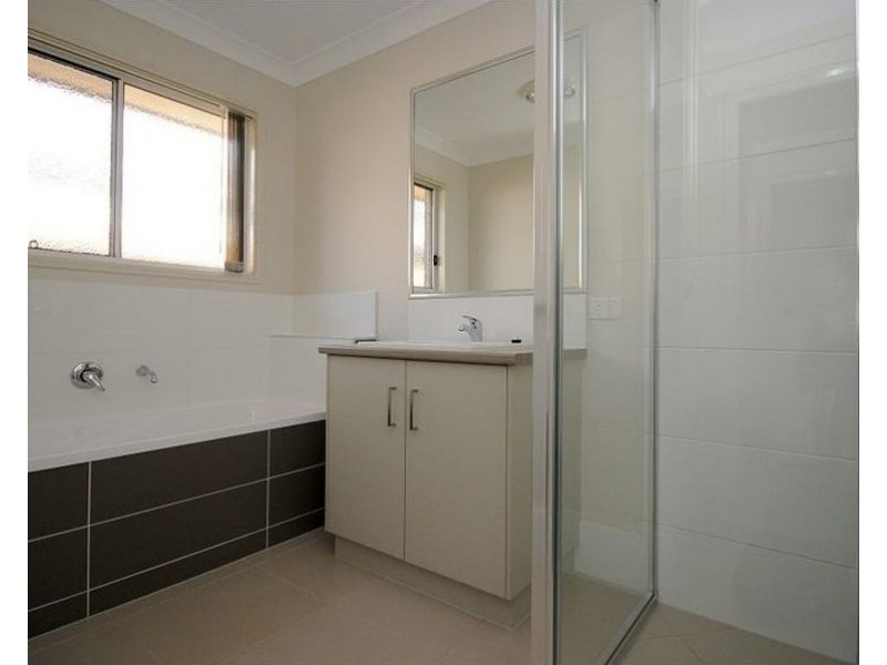 2/10 McDowall Street, Newtown QLD 4350