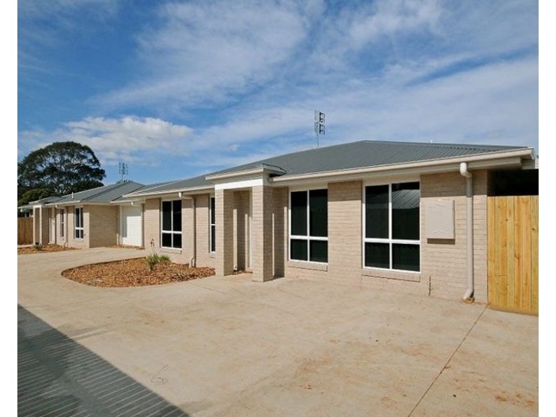 2/10 McDowall Street, Newtown QLD 4350