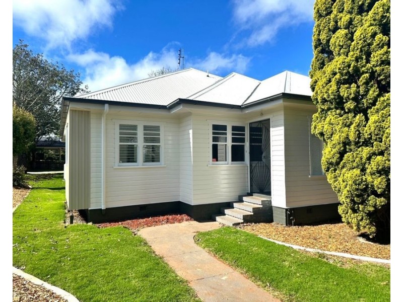 98 Curzon Street, East Toowoomba QLD 4350