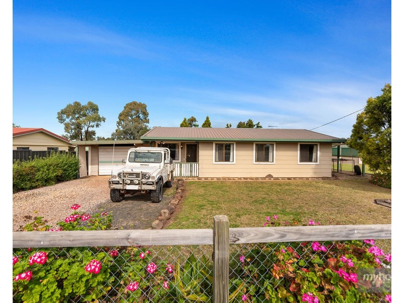 15 Creek Street, Cambooya QLD 4358