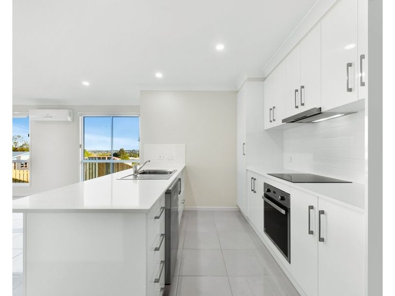 1 Kershaw Close, Cranley QLD 4350