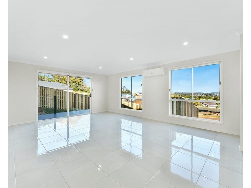 1 Kershaw Close, Cranley QLD 4350