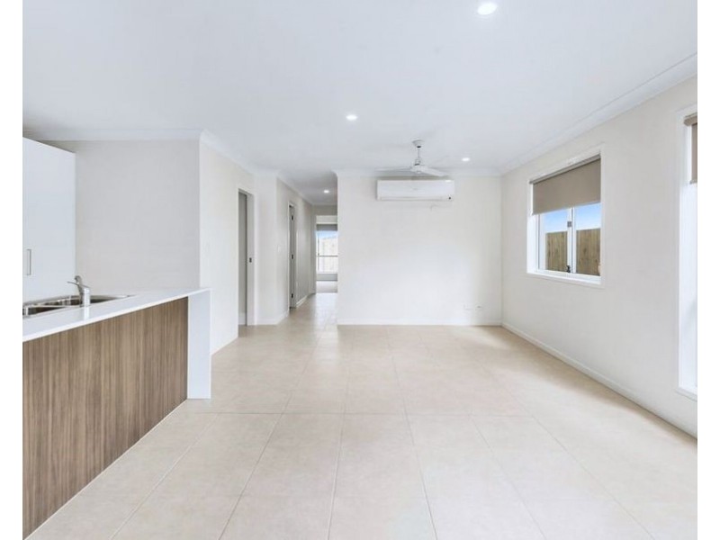 2/4 Ivy Court, Glenvale QLD 4350