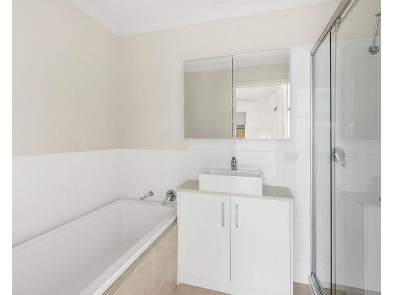 2/4 Ivy Court, Glenvale QLD 4350